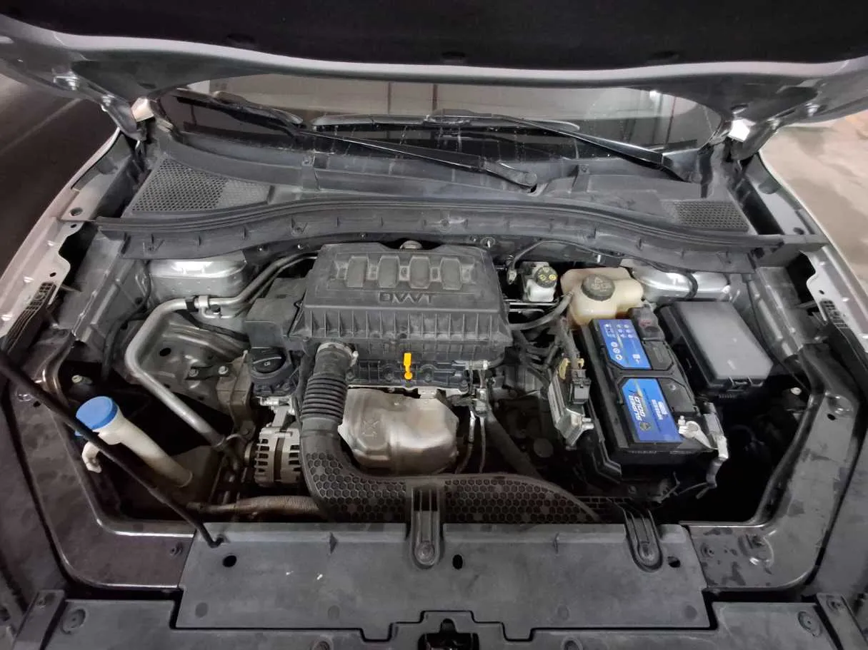 Car image 19