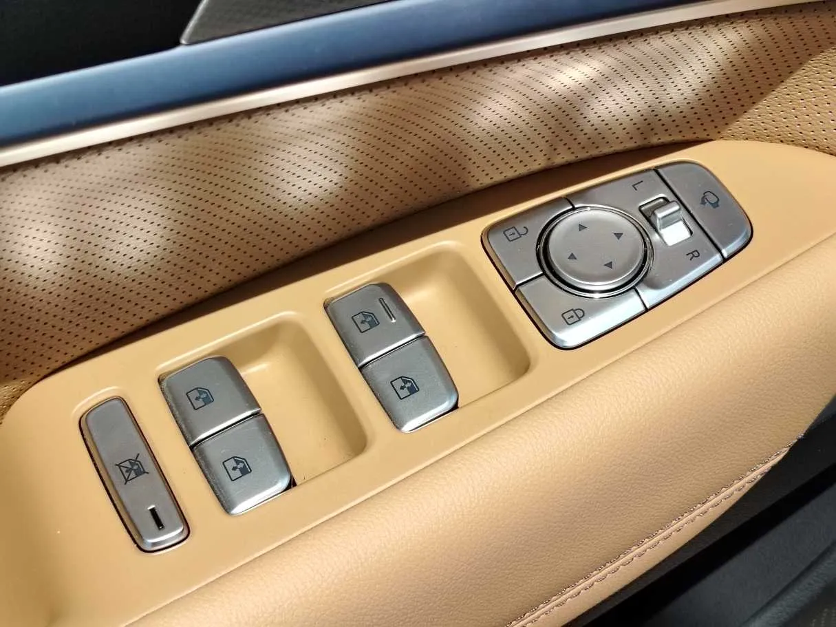 Car image 33