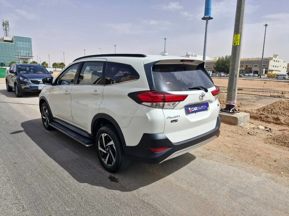 Car image 7