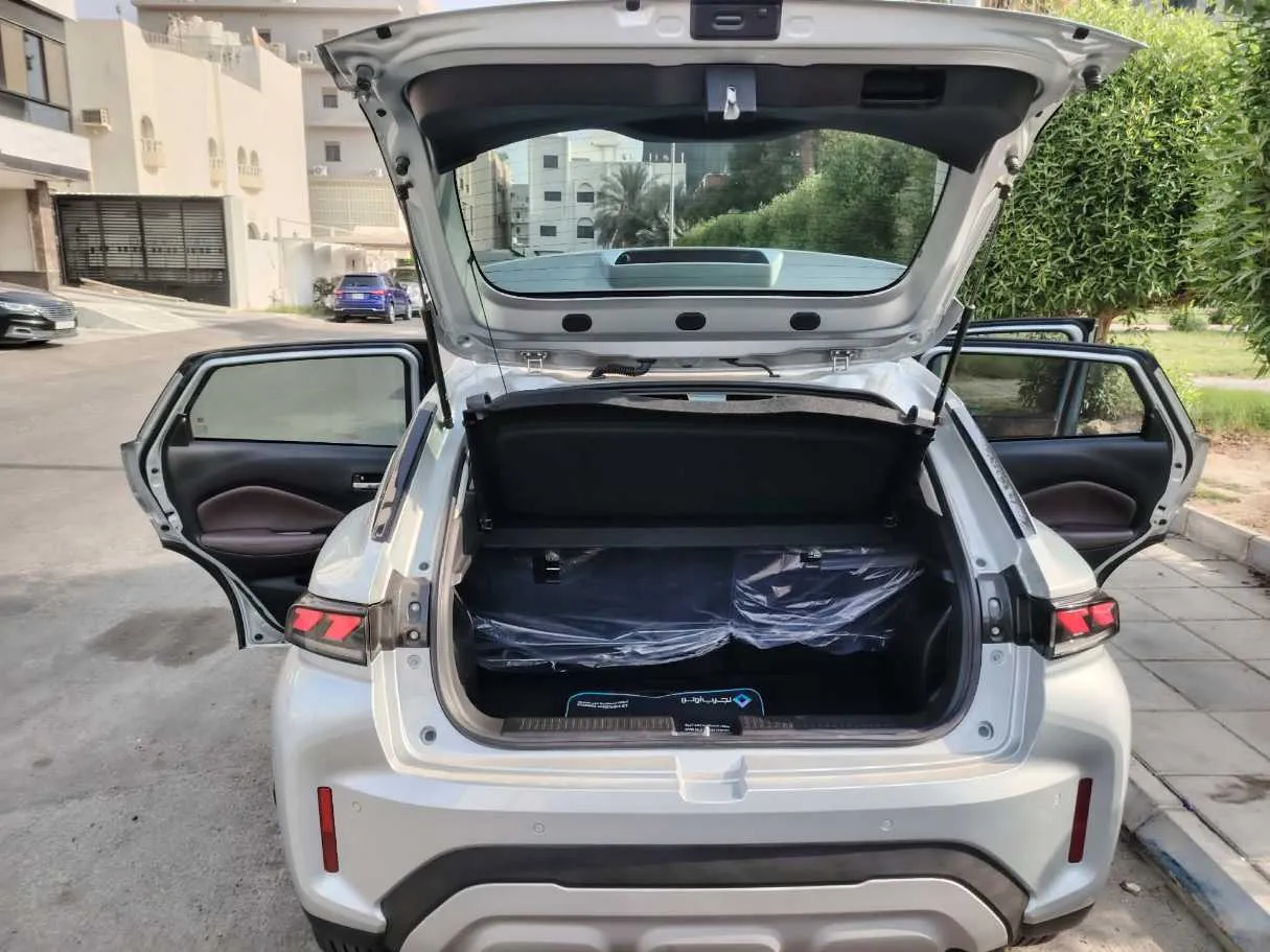 Car image 27