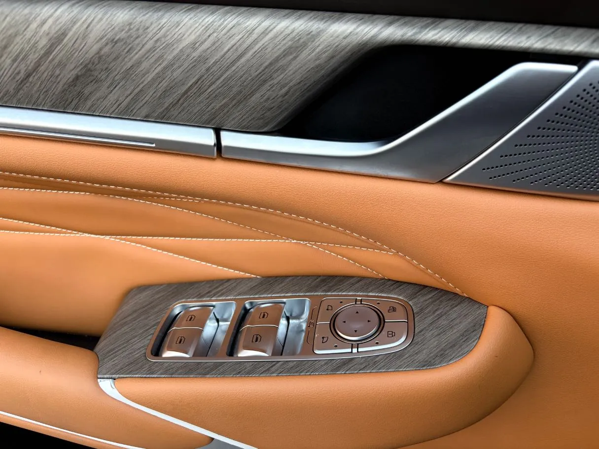 Car image 28