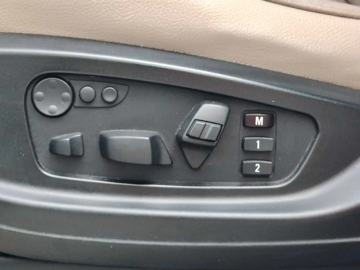 Car image 28