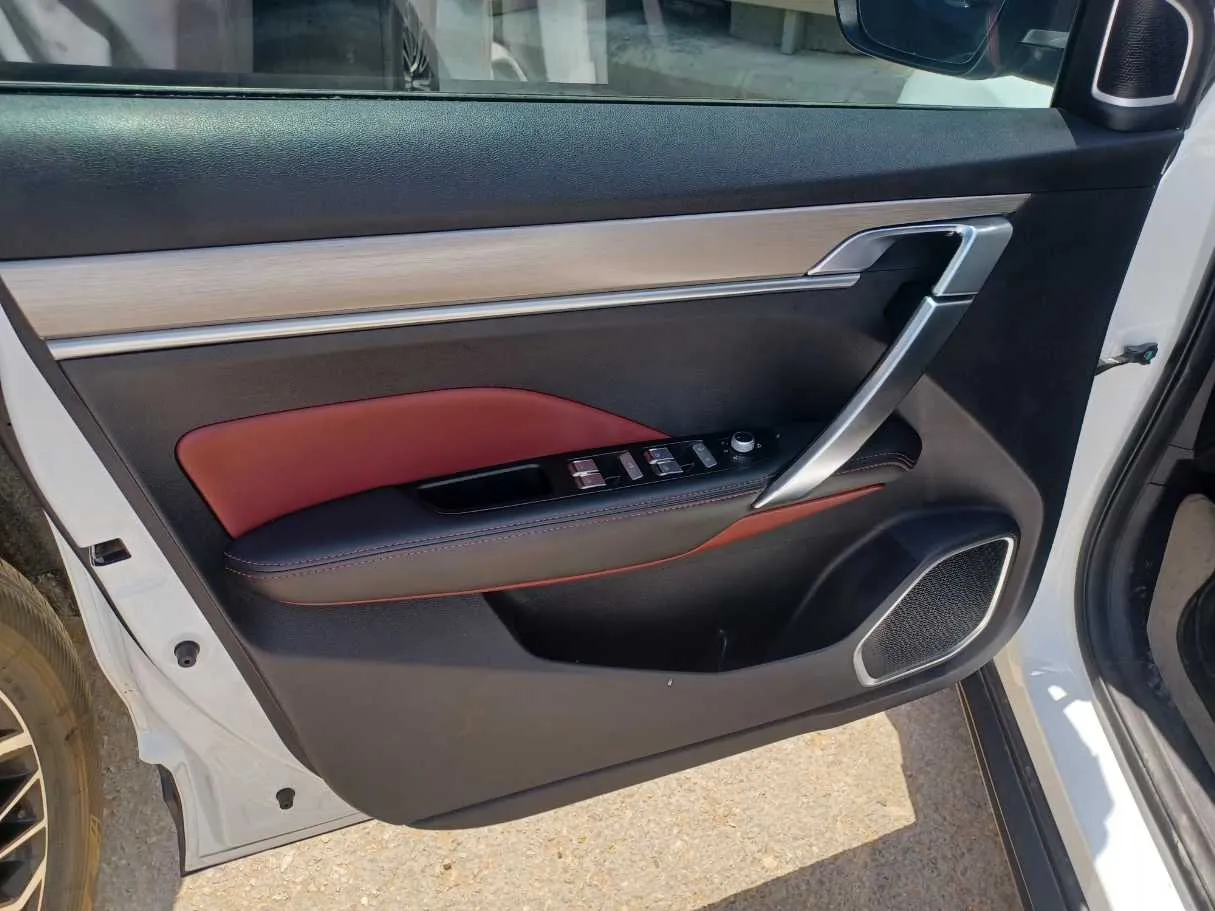 Car image 9