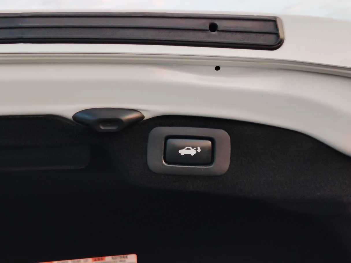 Car image 35
