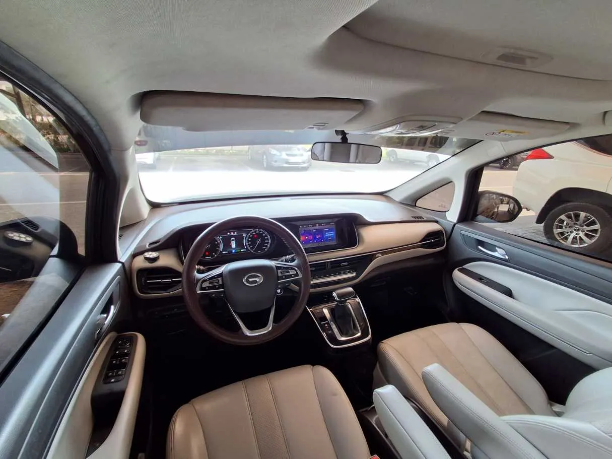 Car image 17