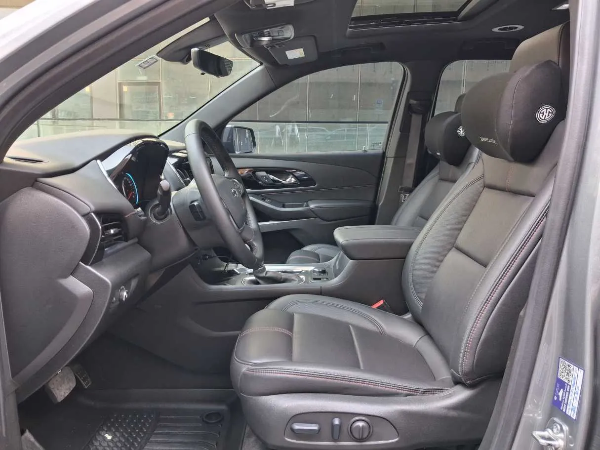 Car image 13
