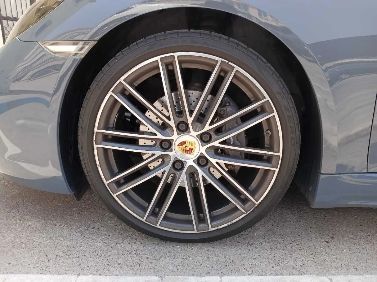 Car image 9