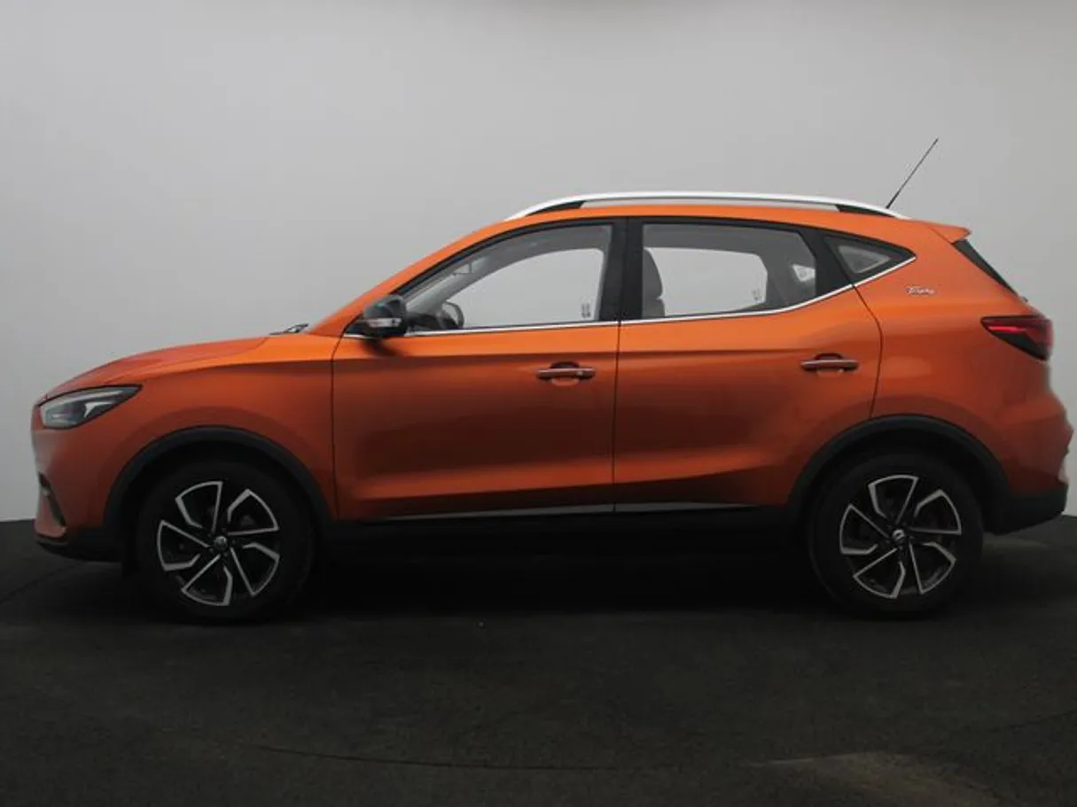 Car image 3