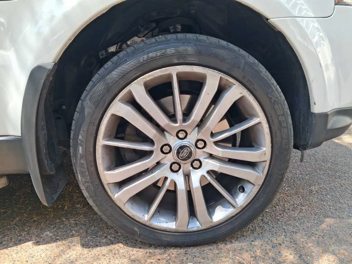 Car image 10