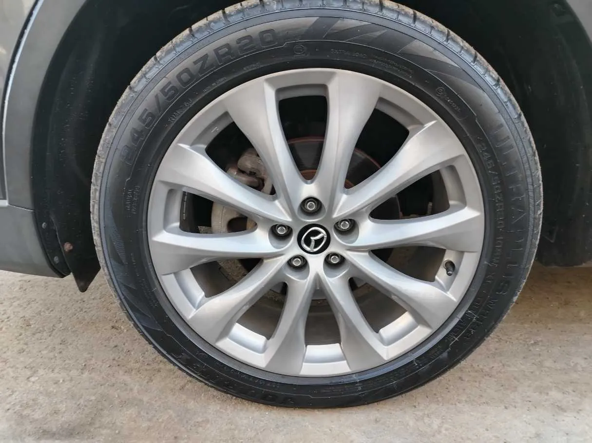 Car image 10