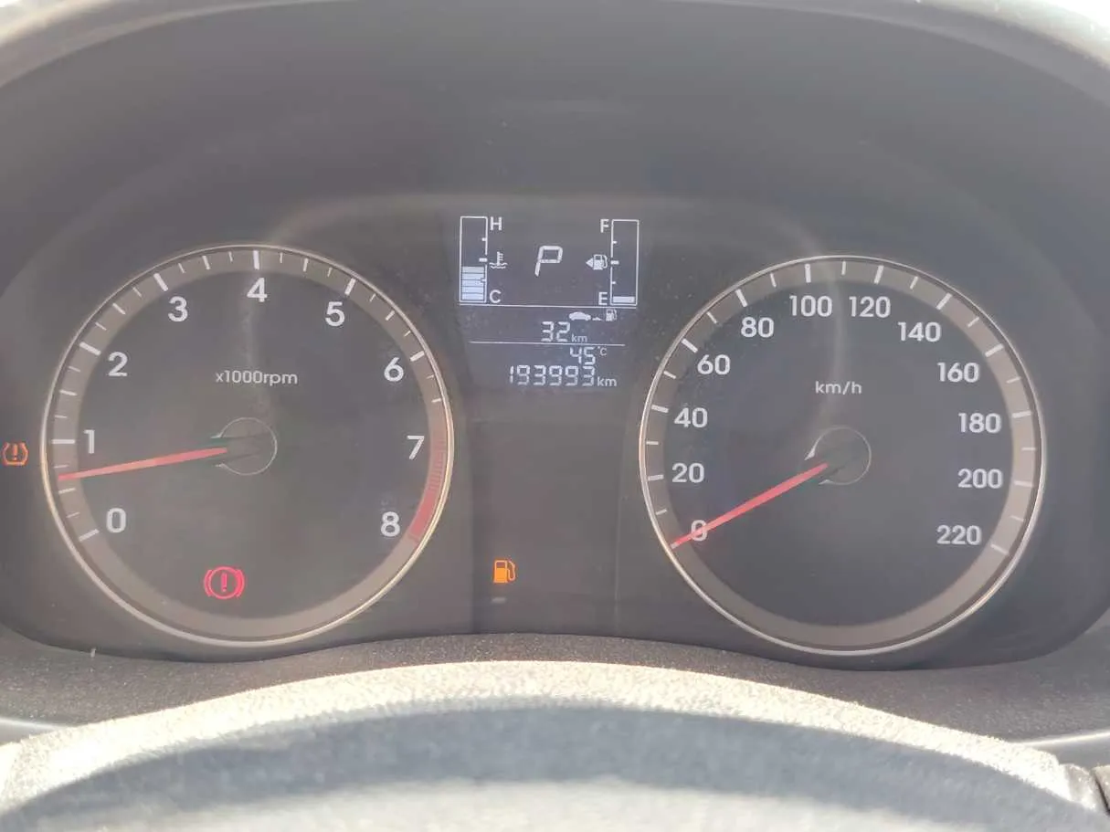 Car image 24