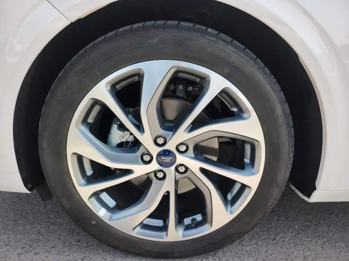 Car image 10