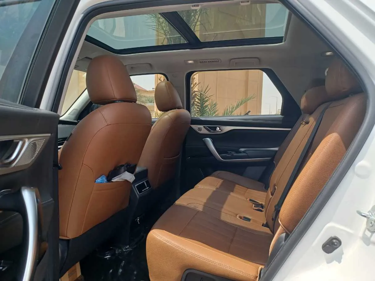 Car image 15