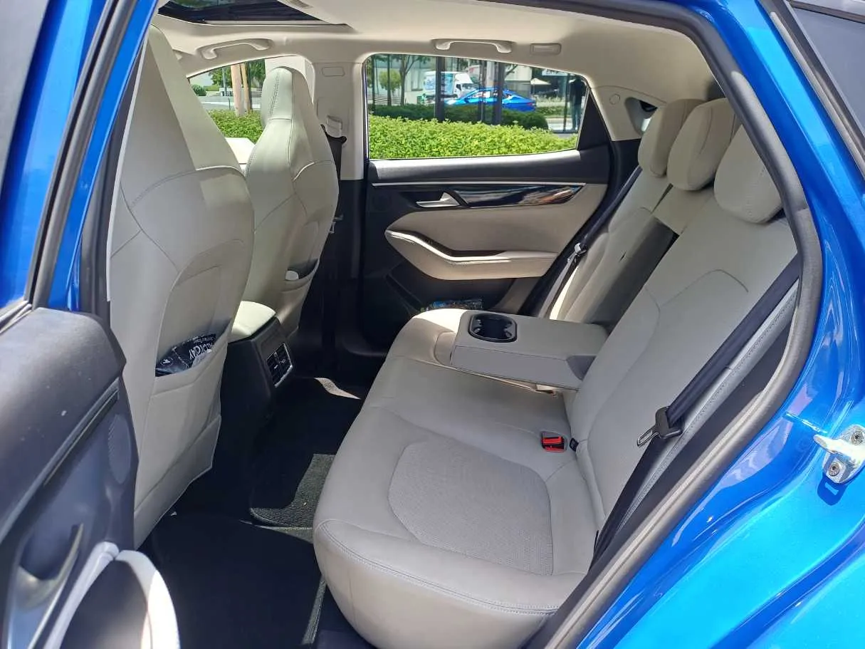 Car image 13
