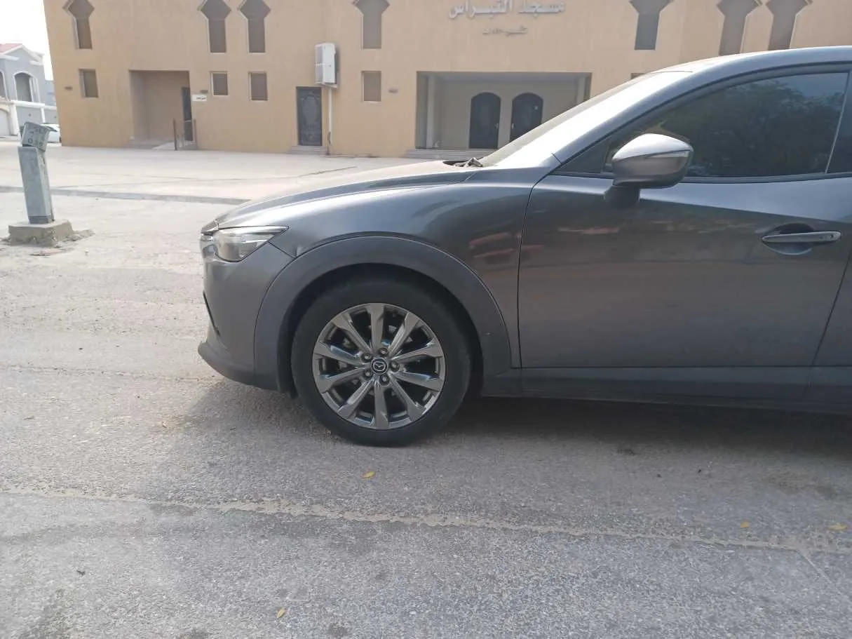 Car image 9