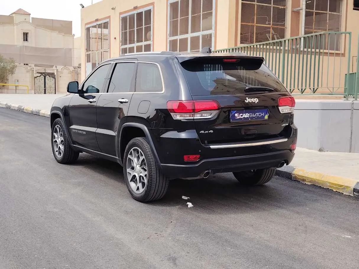 Car image 7