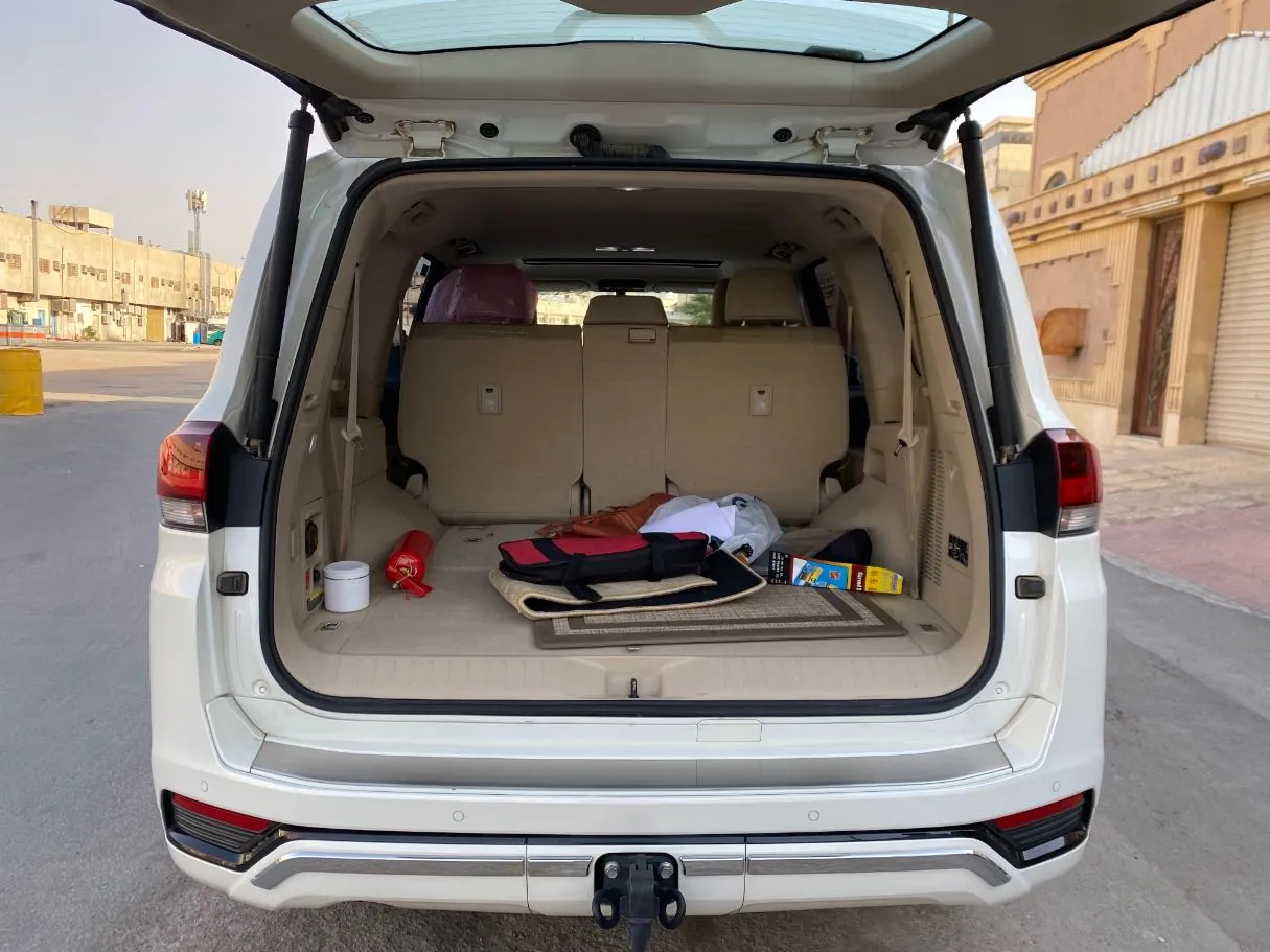 Car image 19