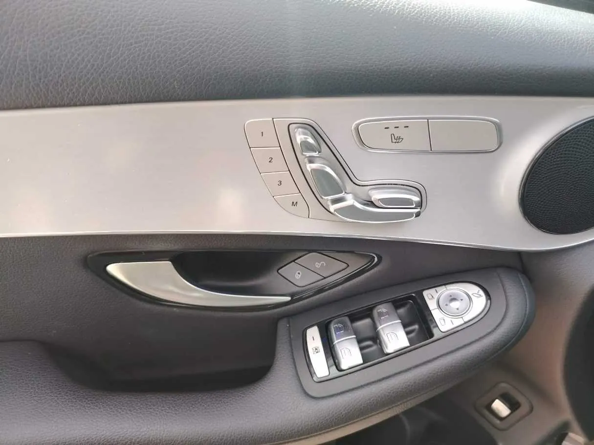 Car image 35
