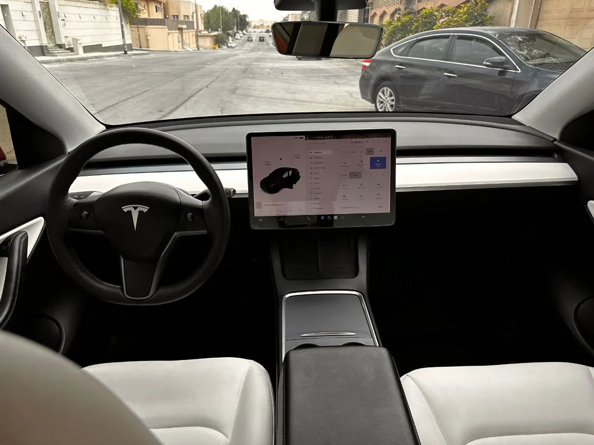 Car image 17