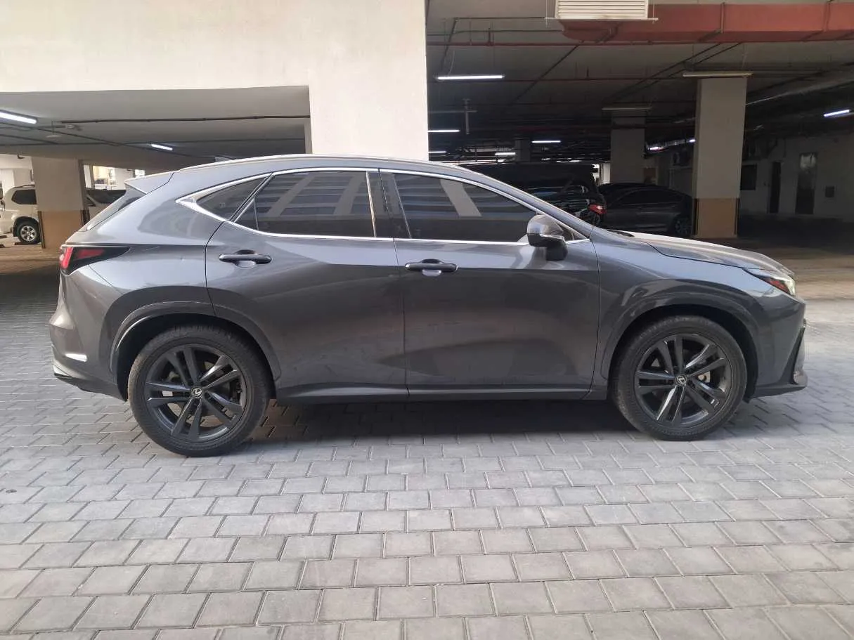 Car image 3