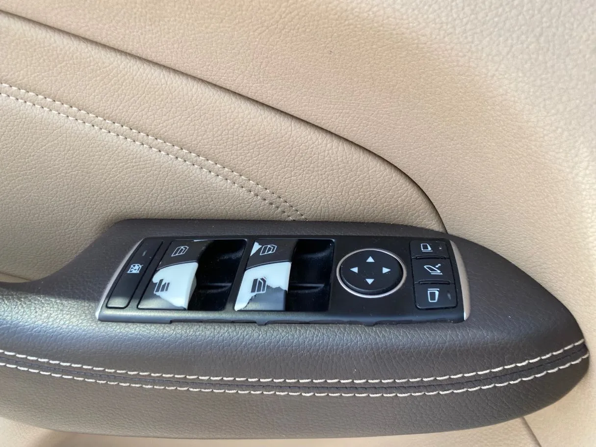 Car image 27