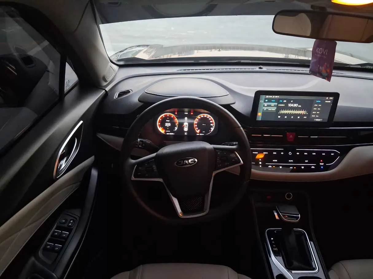 Car image 18