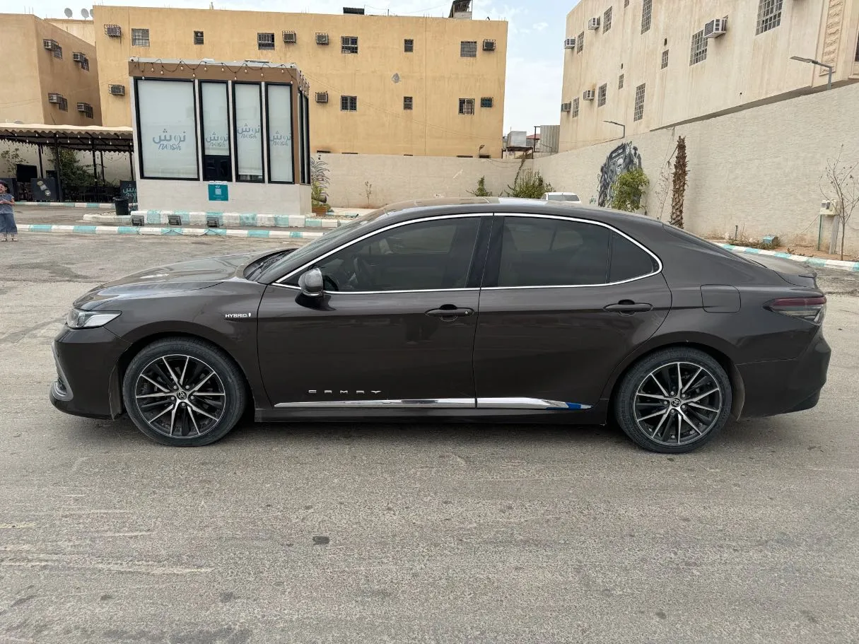 Car image 8