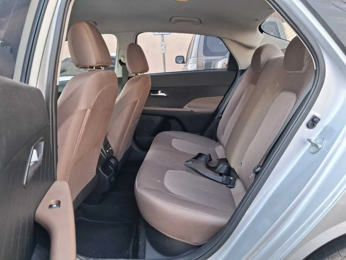 Car image 13