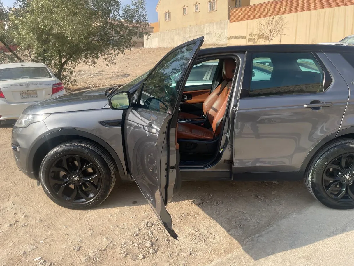 Car image 10