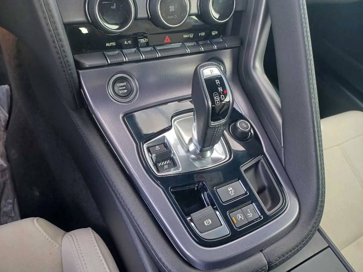 Car image 13