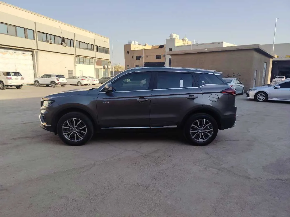 Car image 8