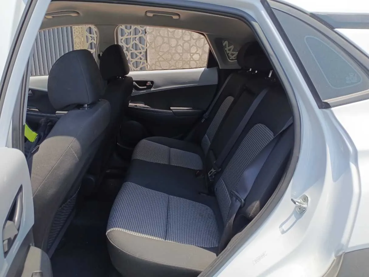 Car image 13