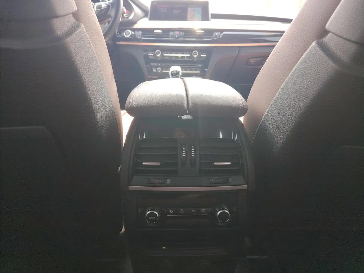 Car image 29