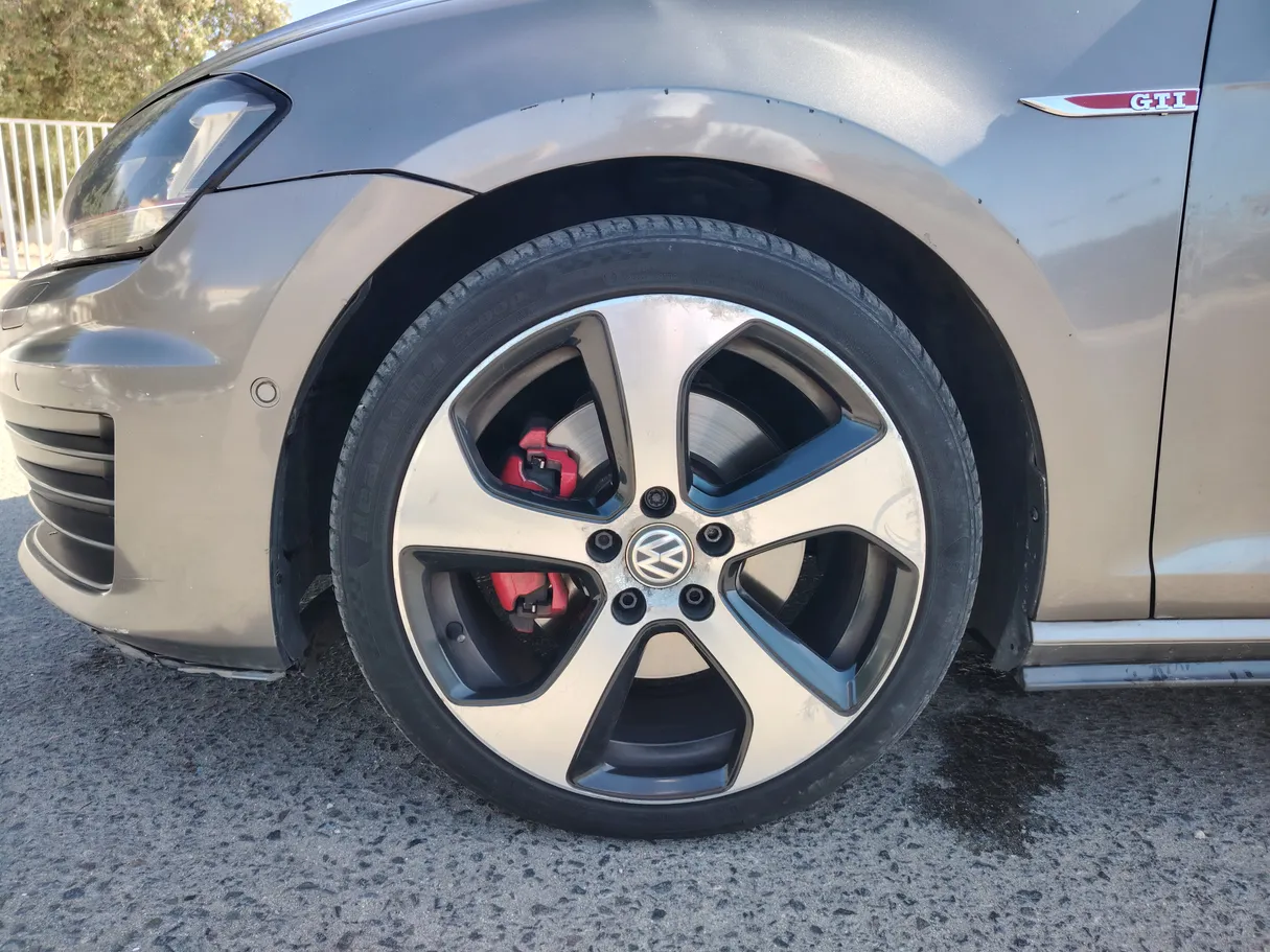 Car image 10