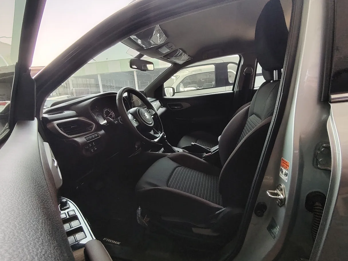 Car image 13