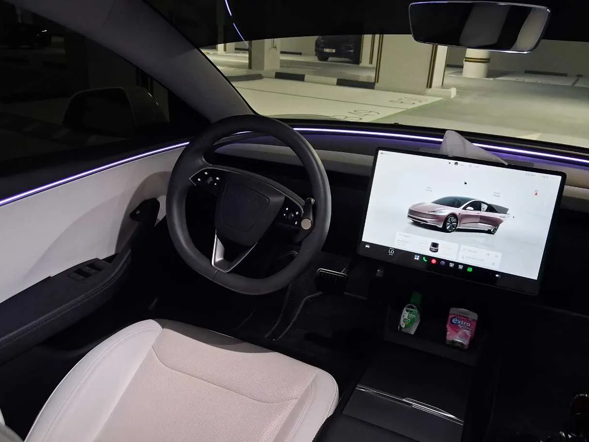 Car image 16