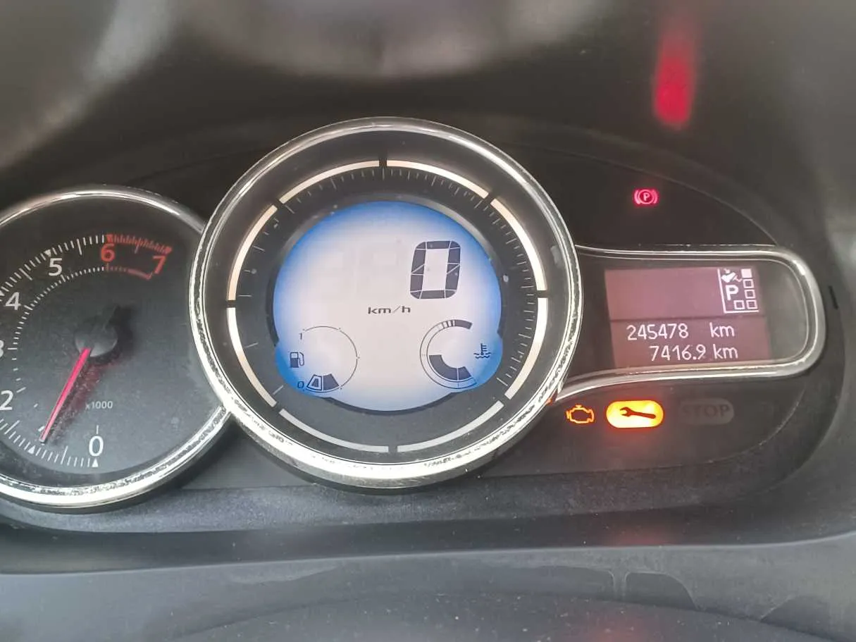 Car image 17