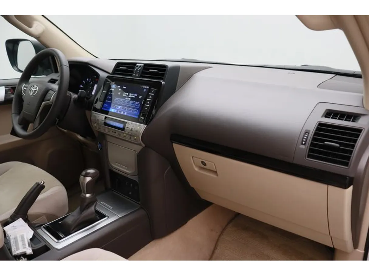 Car image 10