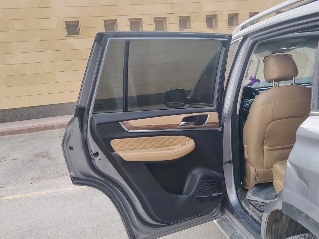 Car image 15