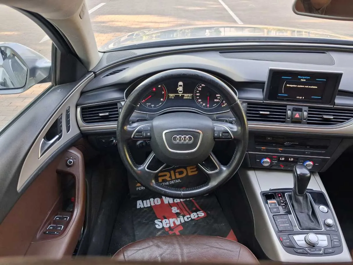 Car image 18