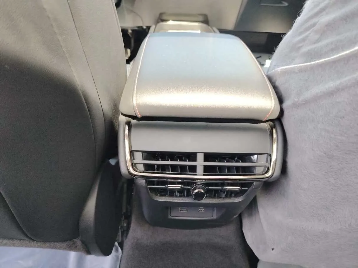 Car image 42
