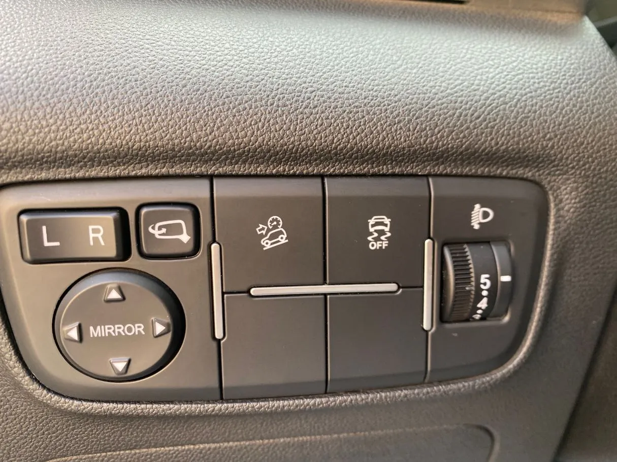 Car image 24