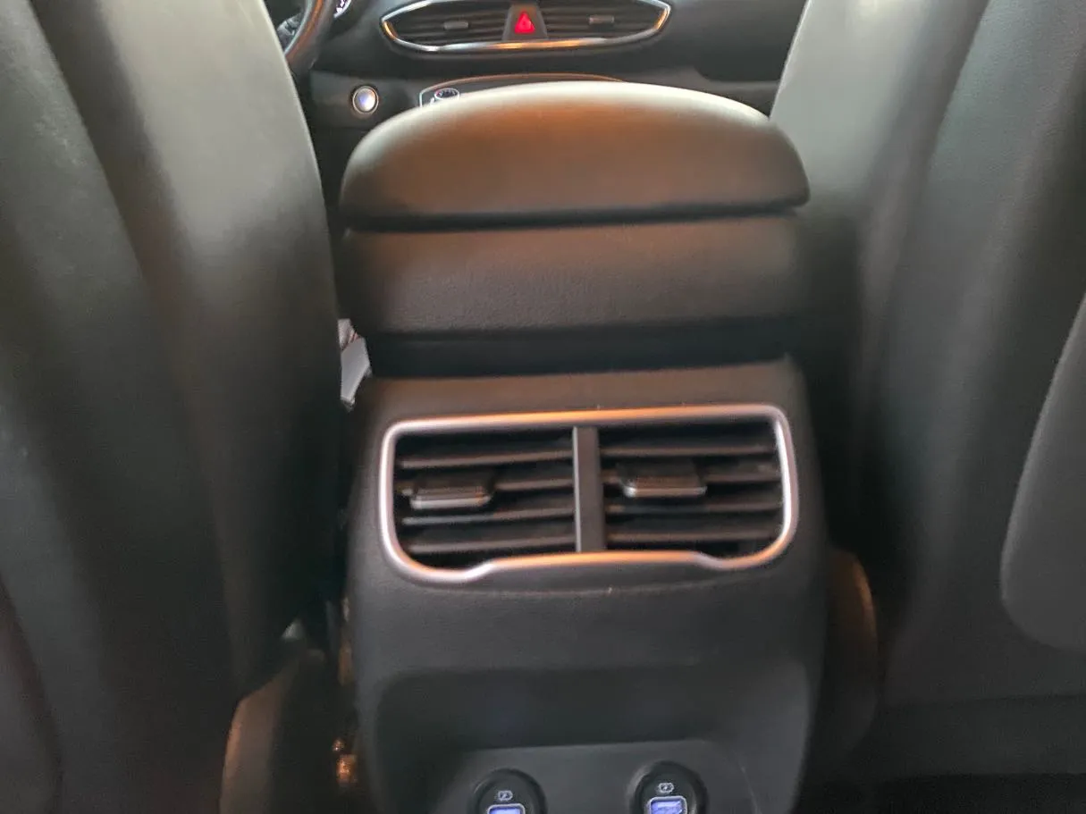 Car image 28