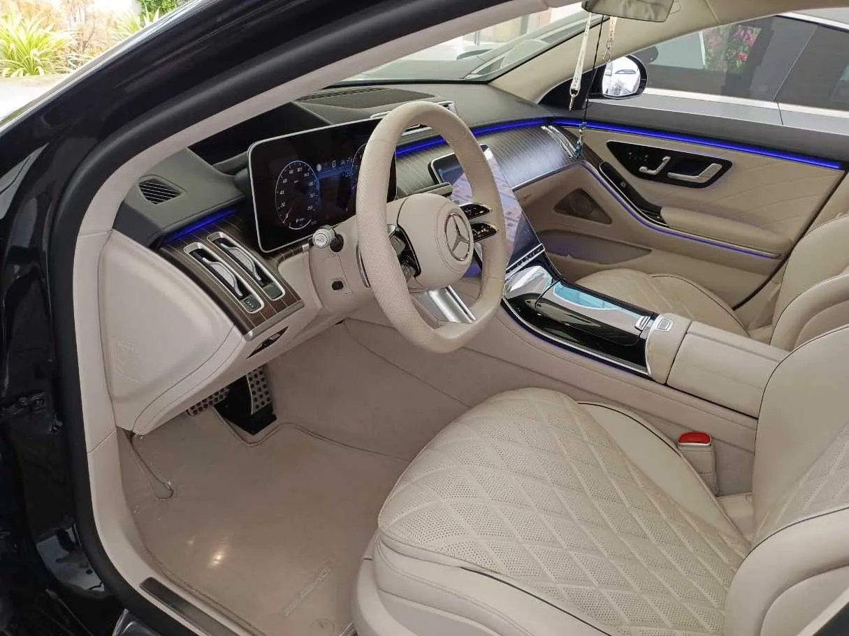 Car image 11