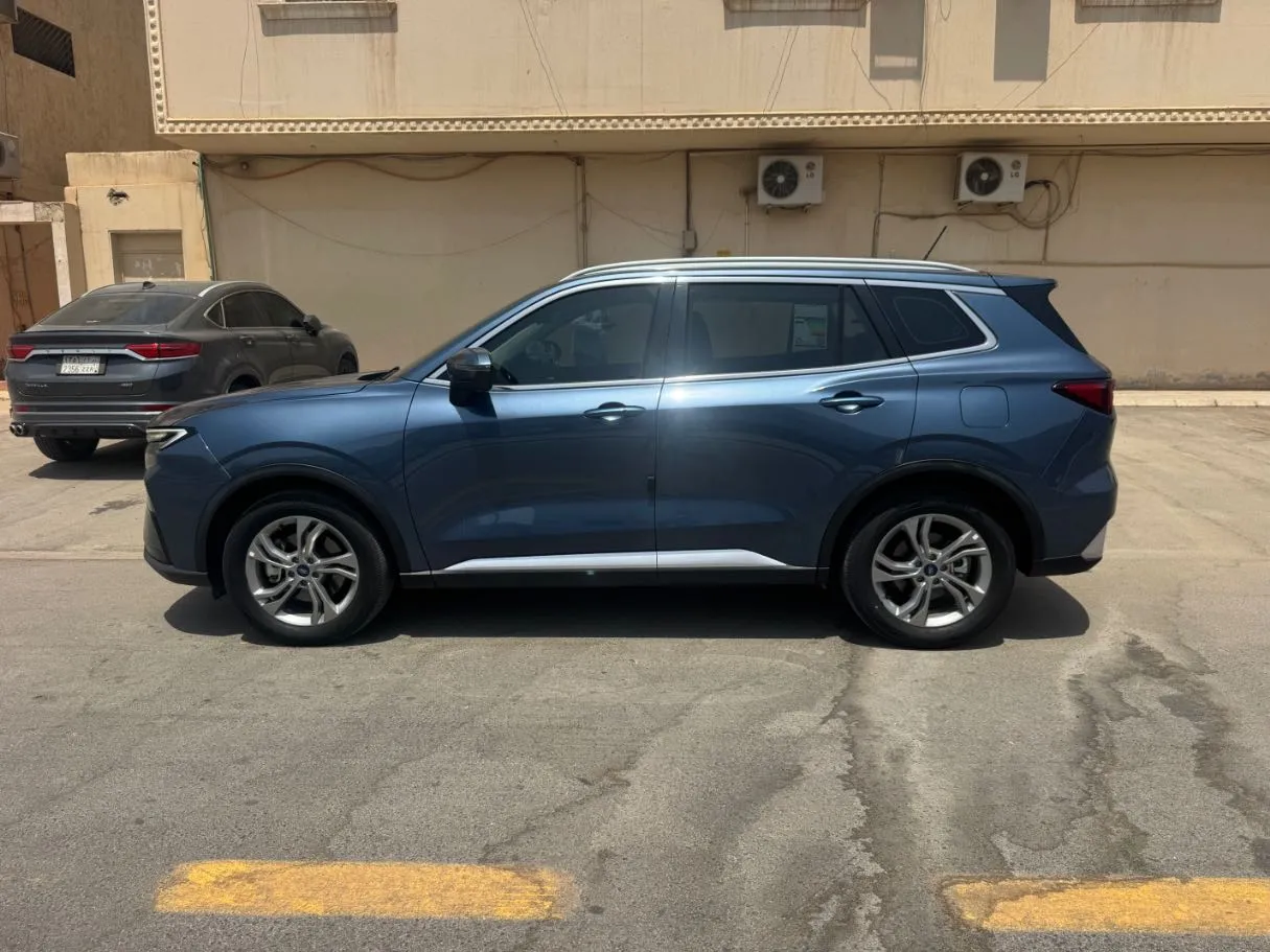 Car image 8