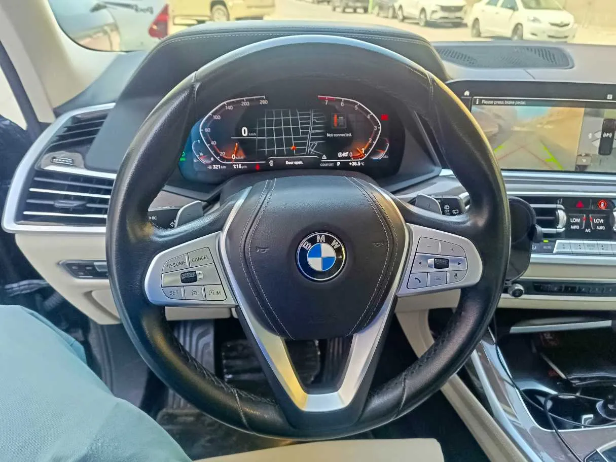 Car image 29