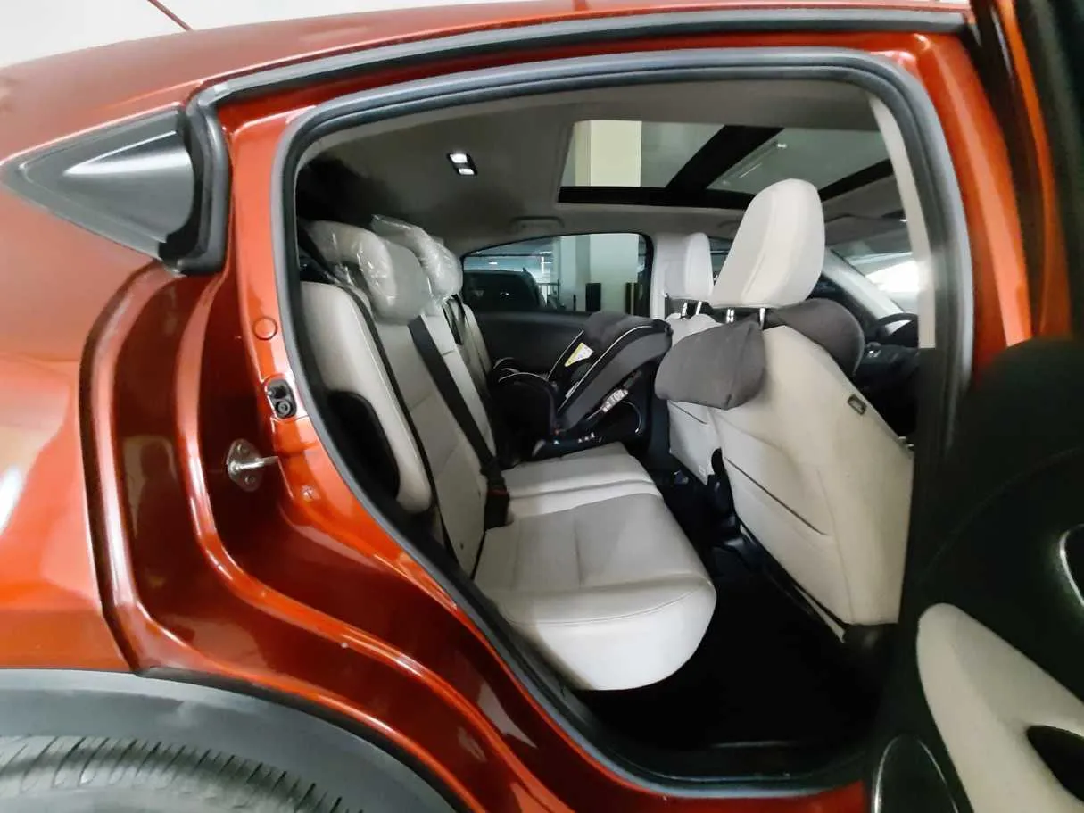 Car image 13