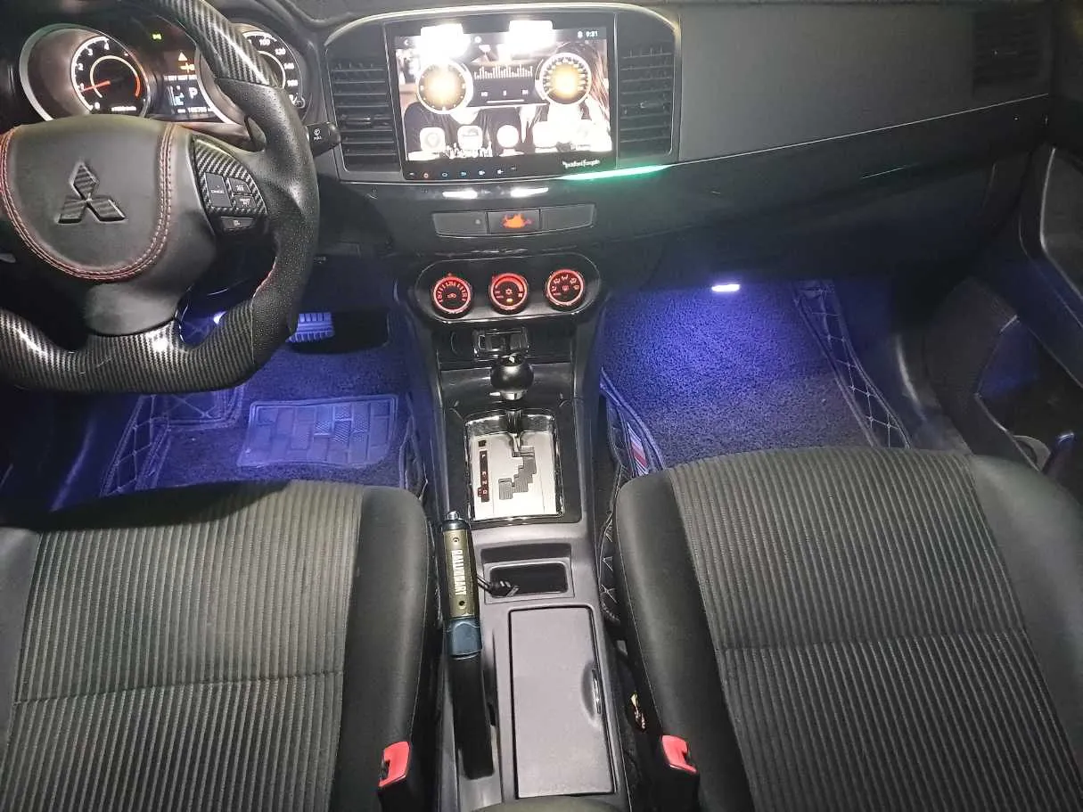 Car image 15