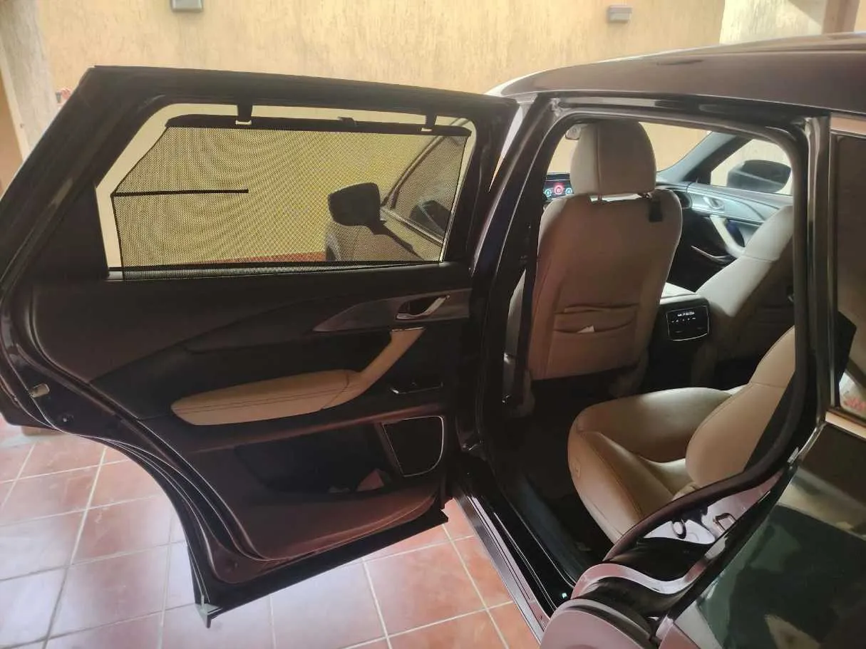 Car image 17
