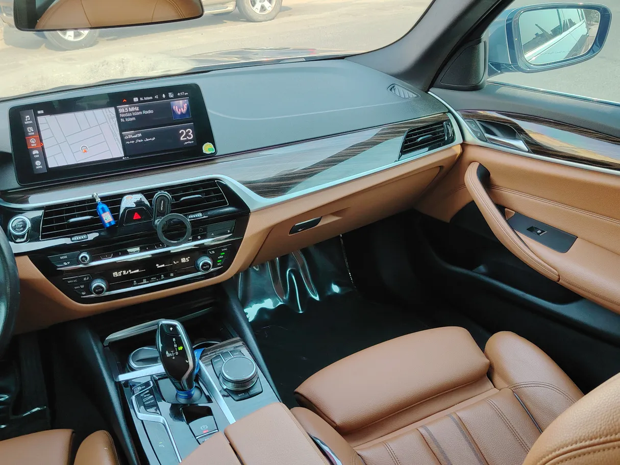 Car image 25
